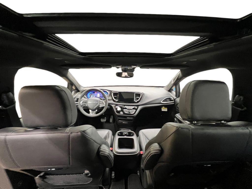 new 2025 Chrysler Pacifica car, priced at $46,298