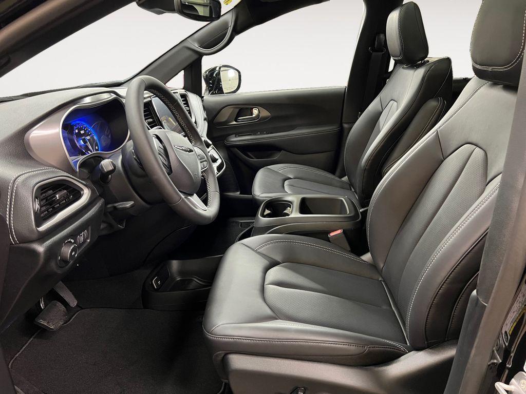 new 2025 Chrysler Pacifica car, priced at $46,298