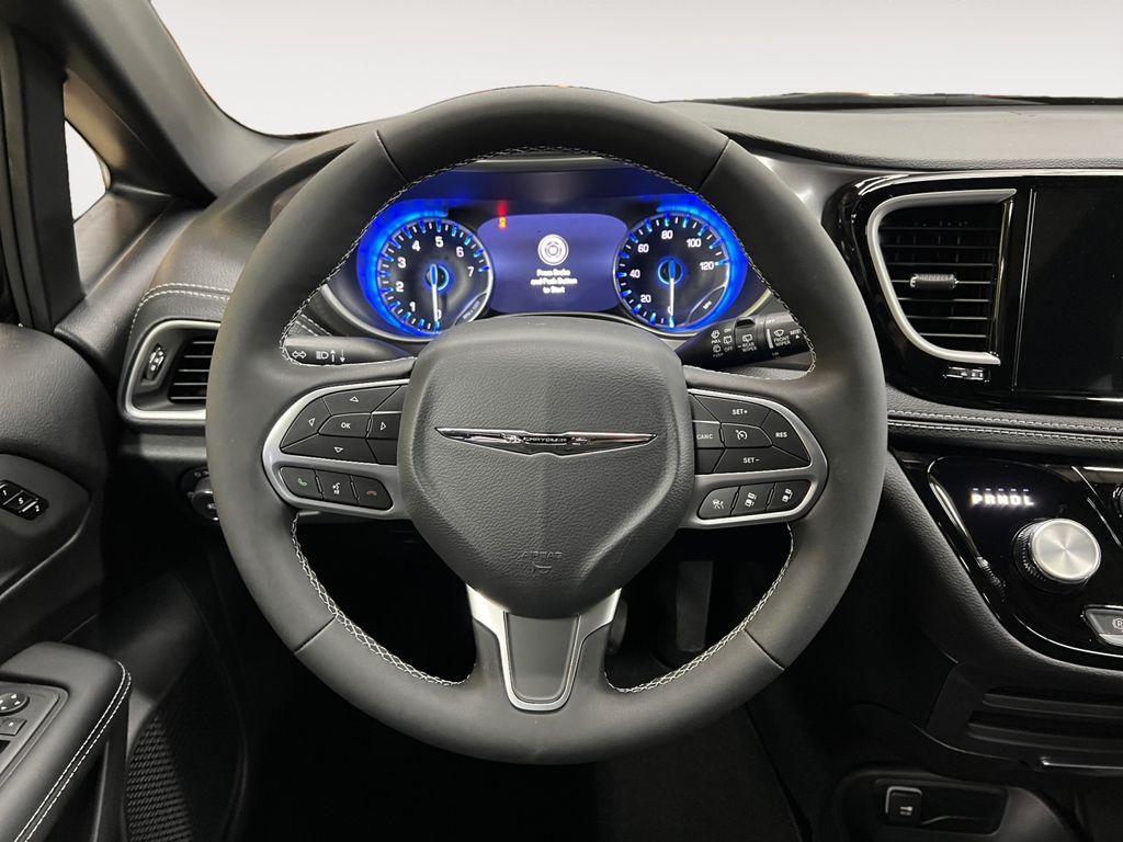 new 2025 Chrysler Pacifica car, priced at $46,298