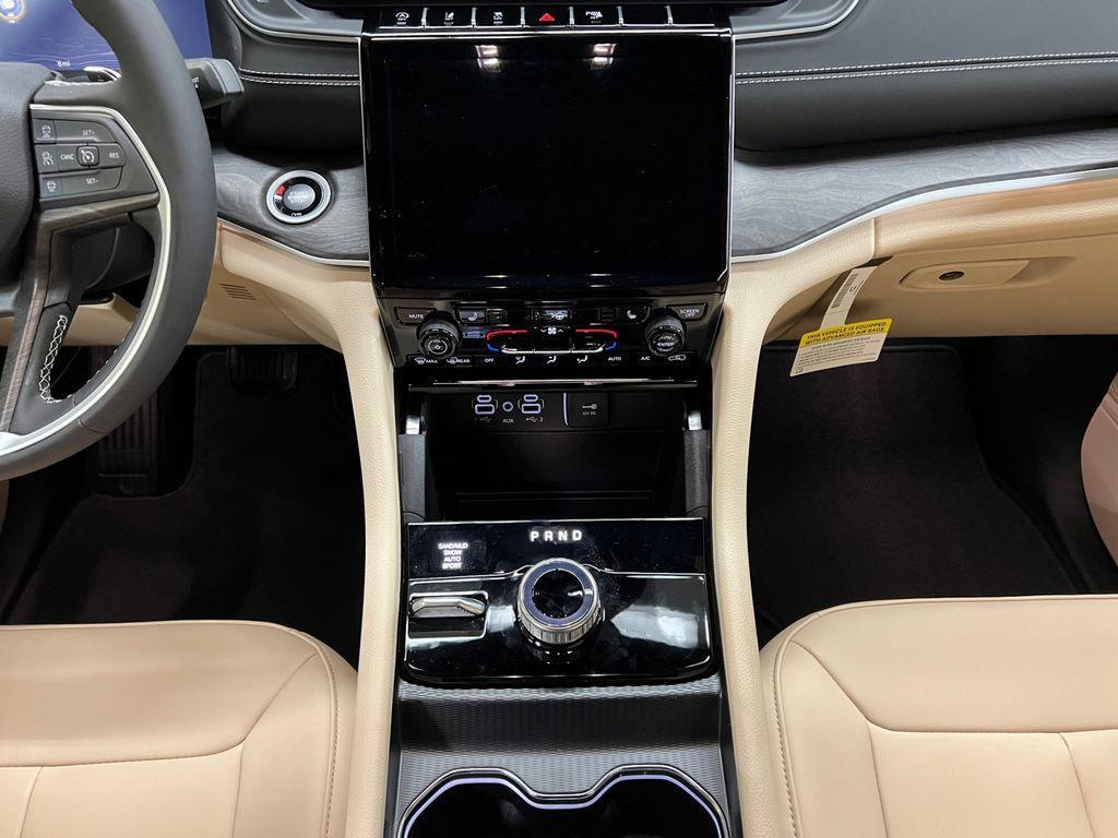 new 2025 Jeep Grand Cherokee car, priced at $47,941