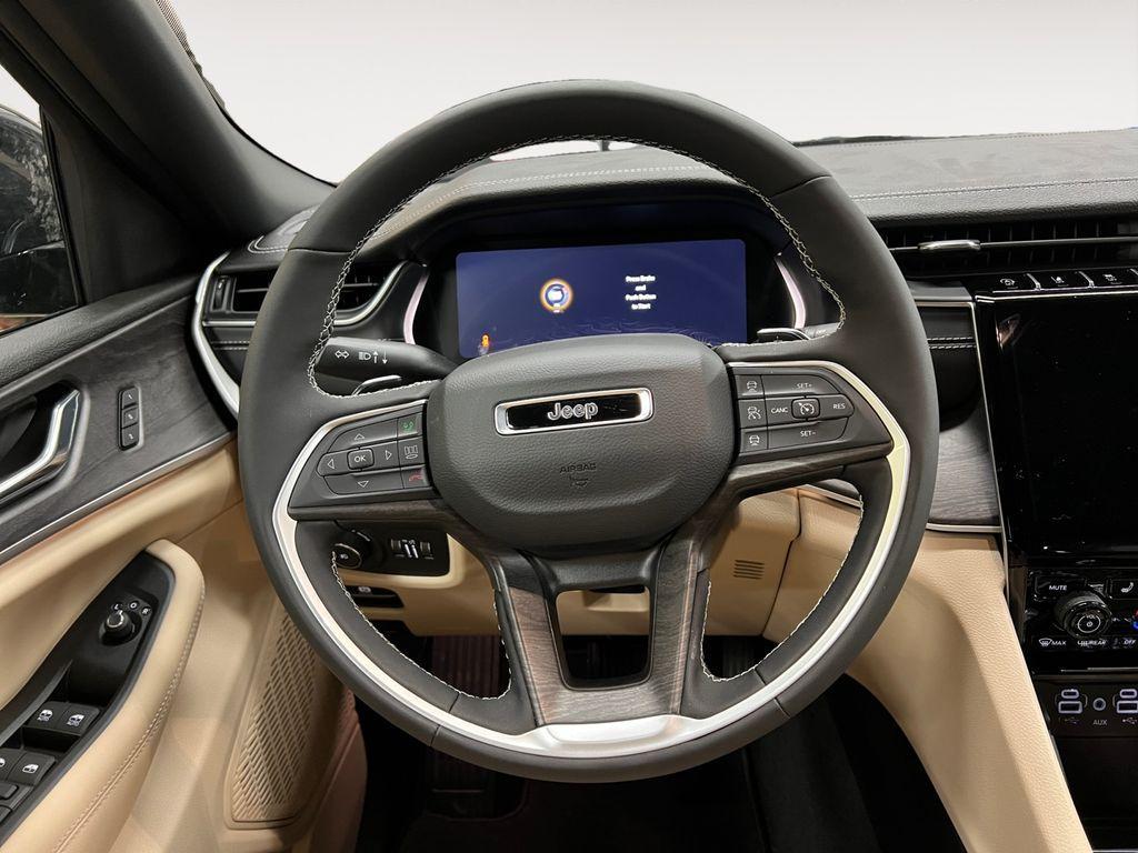new 2025 Jeep Grand Cherokee car, priced at $47,941