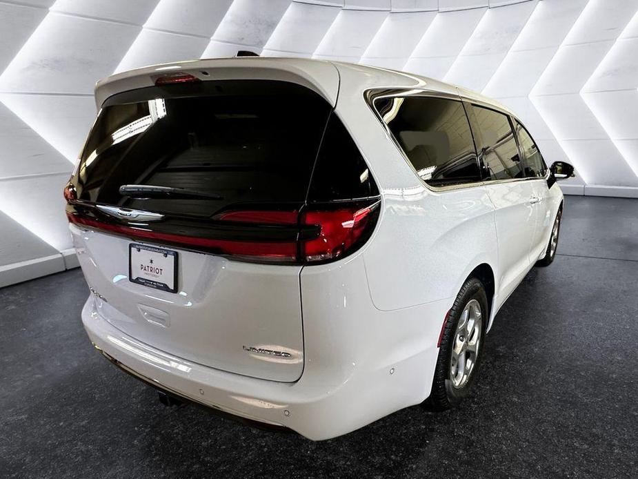 new 2024 Chrysler Pacifica car, priced at $41,014