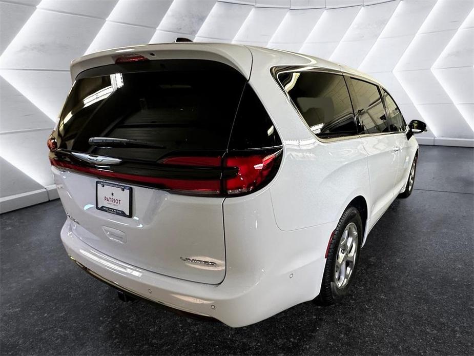new 2024 Chrysler Pacifica car, priced at $46,857