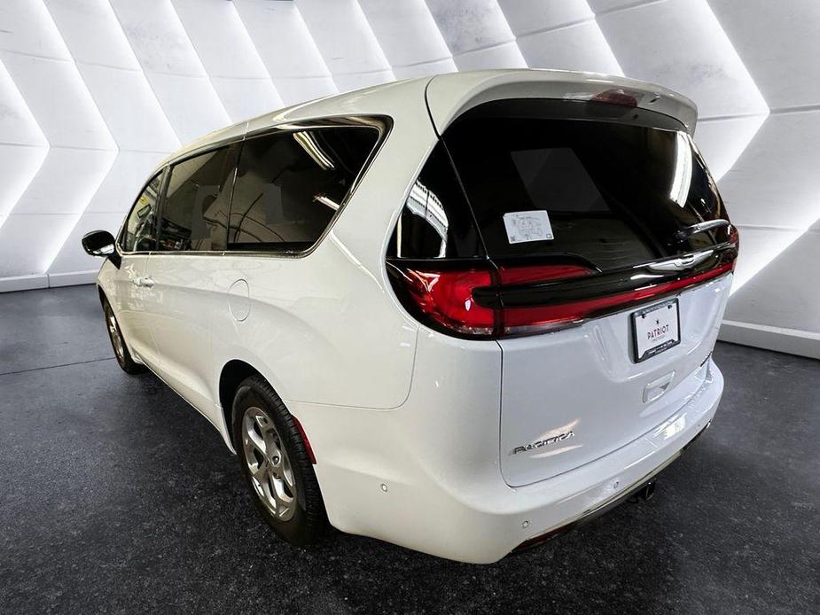 new 2024 Chrysler Pacifica car, priced at $41,014