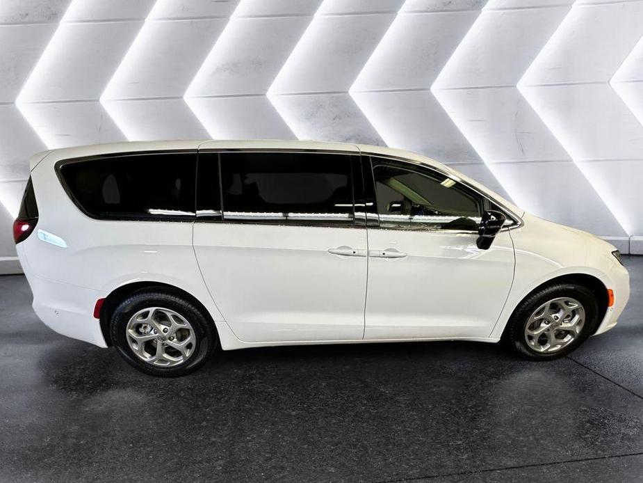 new 2024 Chrysler Pacifica car, priced at $41,014