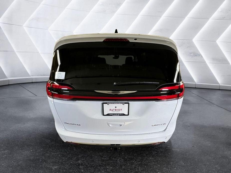 new 2024 Chrysler Pacifica car, priced at $41,014