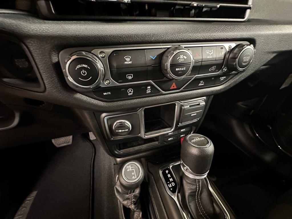 new 2024 Jeep Gladiator car, priced at $35,898