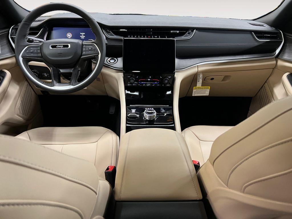 new 2025 Jeep Grand Cherokee car, priced at $47,941