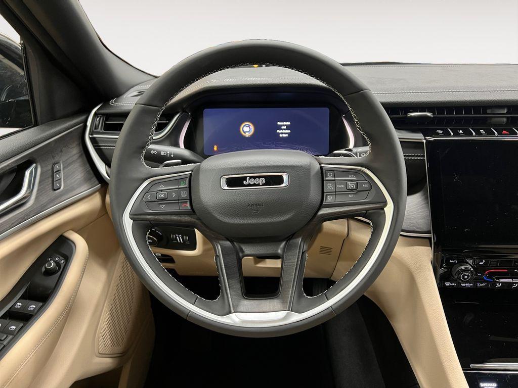 new 2025 Jeep Grand Cherokee car, priced at $47,941