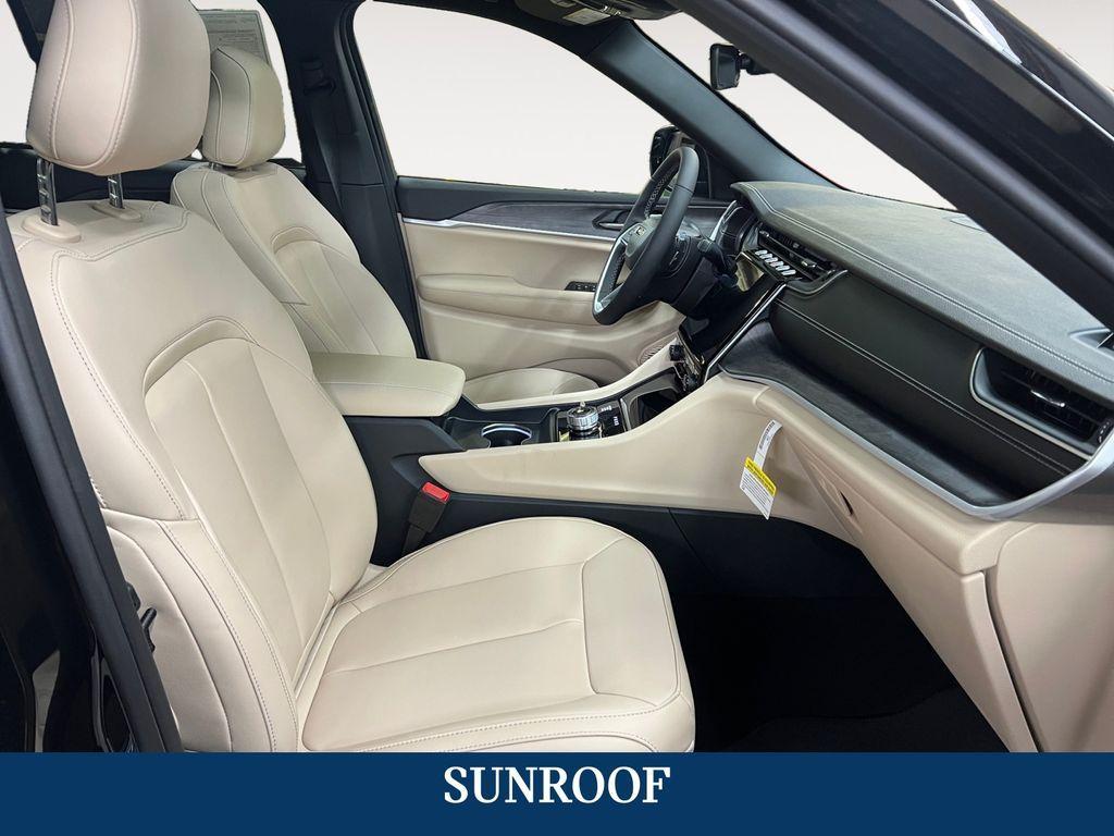 new 2025 Jeep Grand Cherokee car, priced at $43,166
