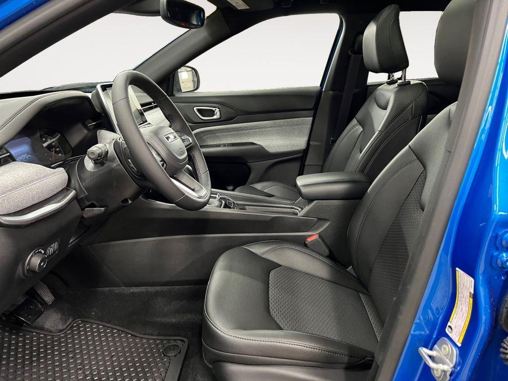 new 2025 Jeep Compass car, priced at $33,042