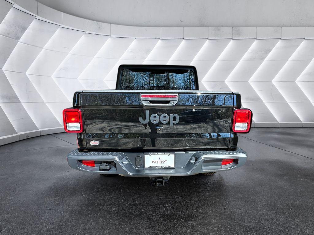 new 2024 Jeep Gladiator car, priced at $43,047