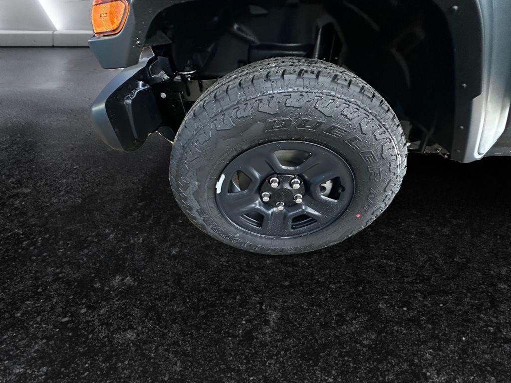 new 2024 Jeep Gladiator car, priced at $43,047