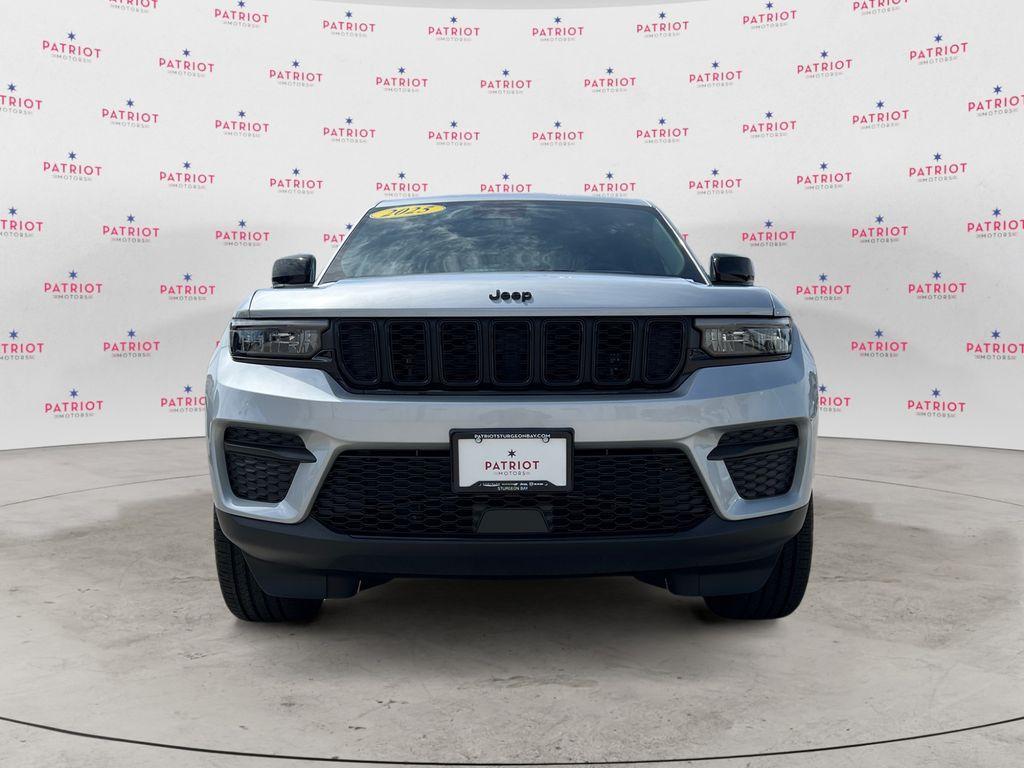 new 2025 Jeep Grand Cherokee car, priced at $45,420