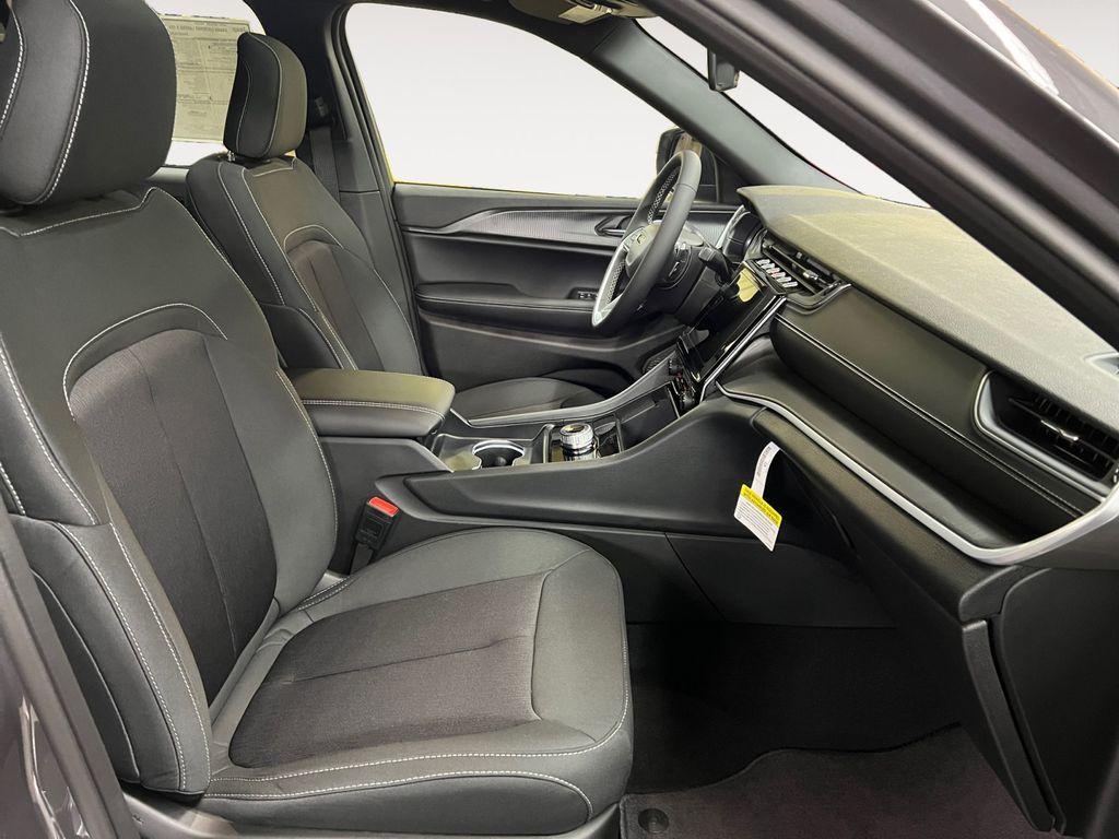 new 2025 Jeep Grand Cherokee car, priced at $39,443