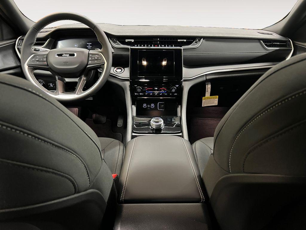 new 2025 Jeep Grand Cherokee car, priced at $40,272