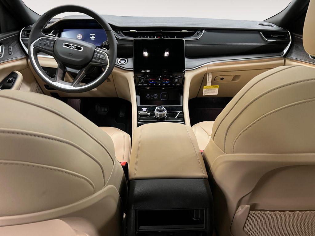 new 2025 Jeep Grand Cherokee car, priced at $42,657