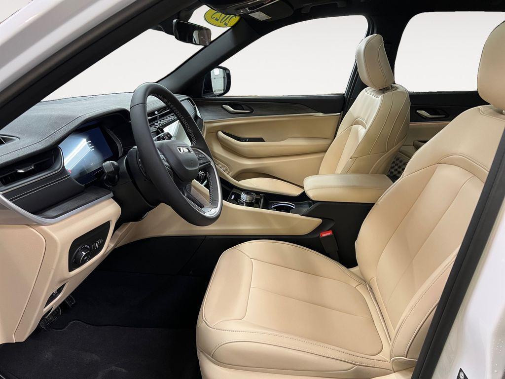 new 2025 Jeep Grand Cherokee car, priced at $47,346