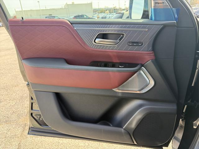 new 2025 INFINITI QX80 car, priced at $98,001