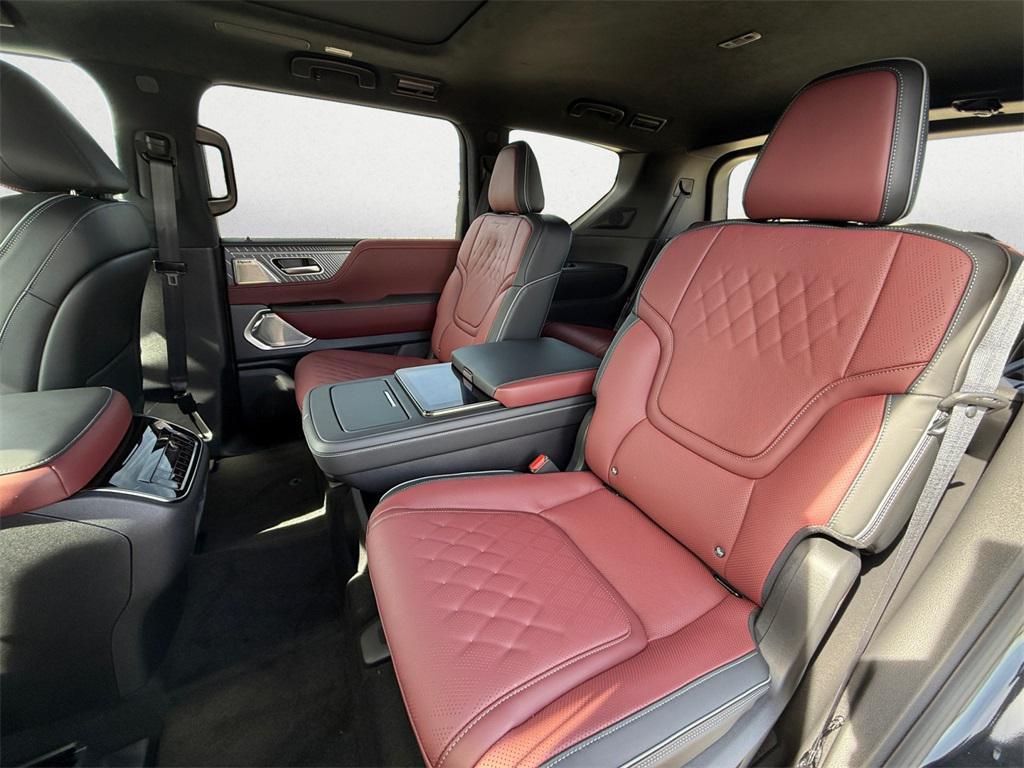 new 2025 INFINITI QX80 car, priced at $92,001