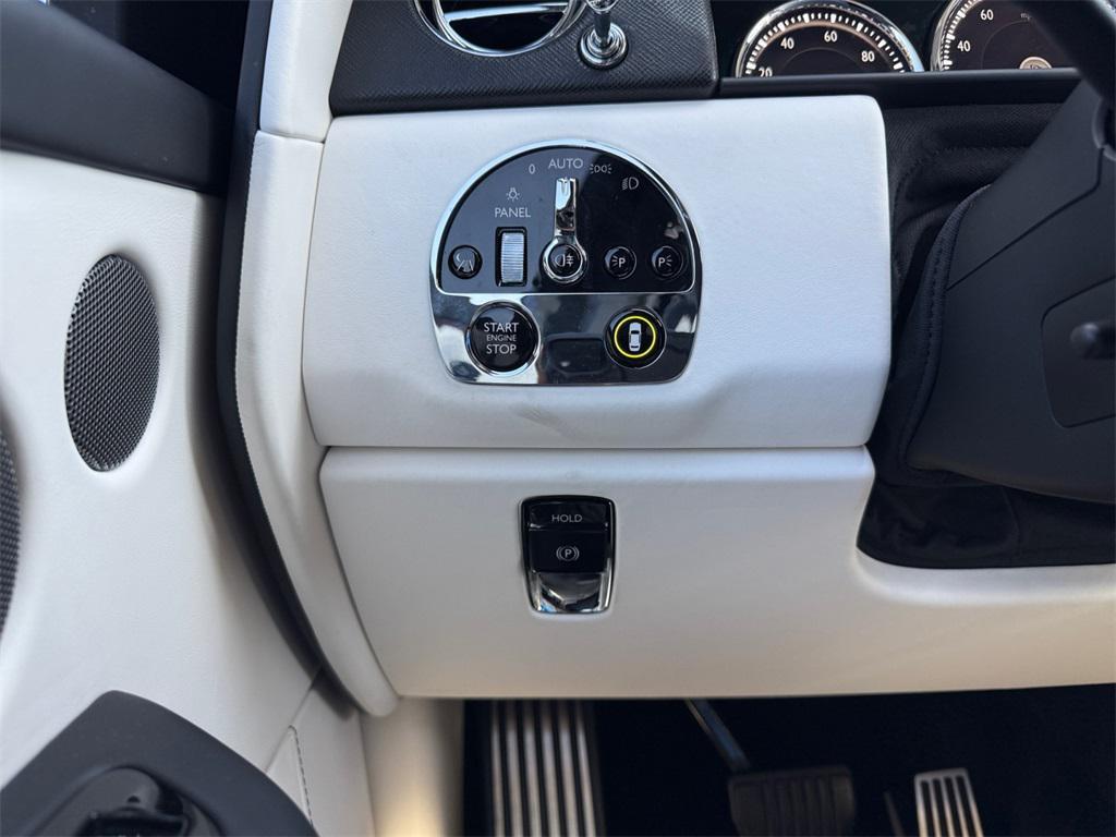 used 2021 Rolls-Royce Cullinan car, priced at $266,178