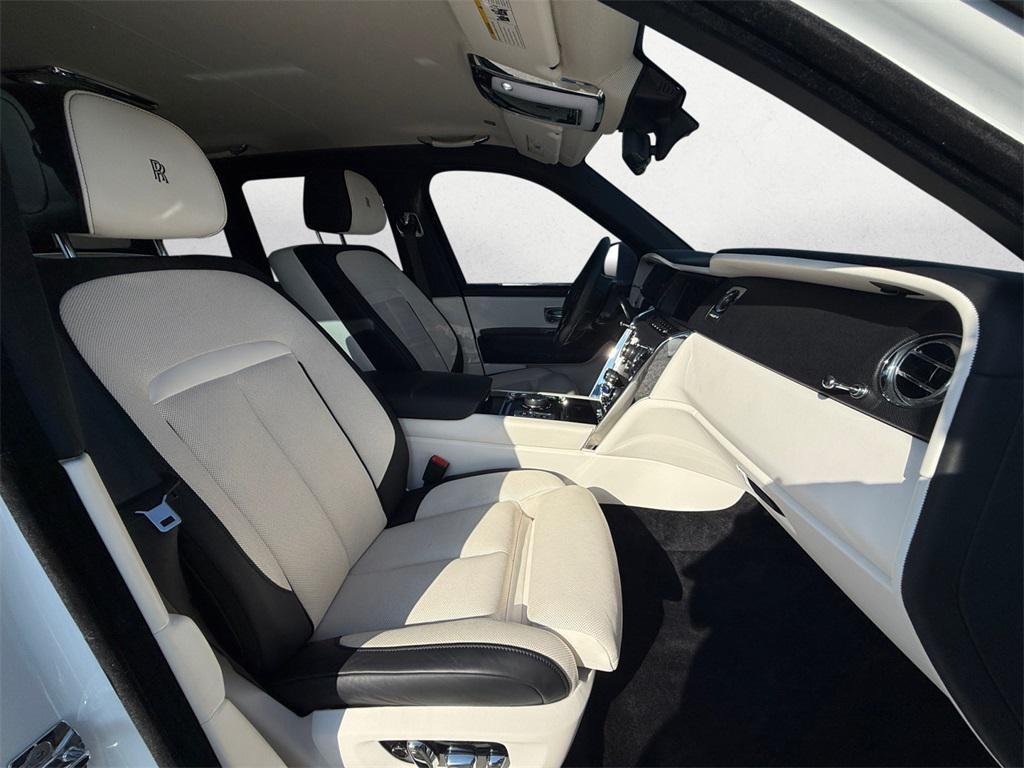 used 2021 Rolls-Royce Cullinan car, priced at $266,178