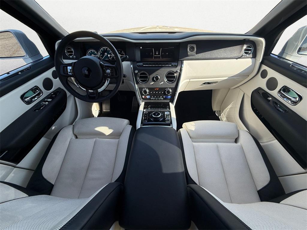 used 2021 Rolls-Royce Cullinan car, priced at $266,178