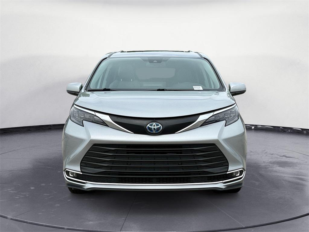 used 2024 Toyota Sienna car, priced at $36,995