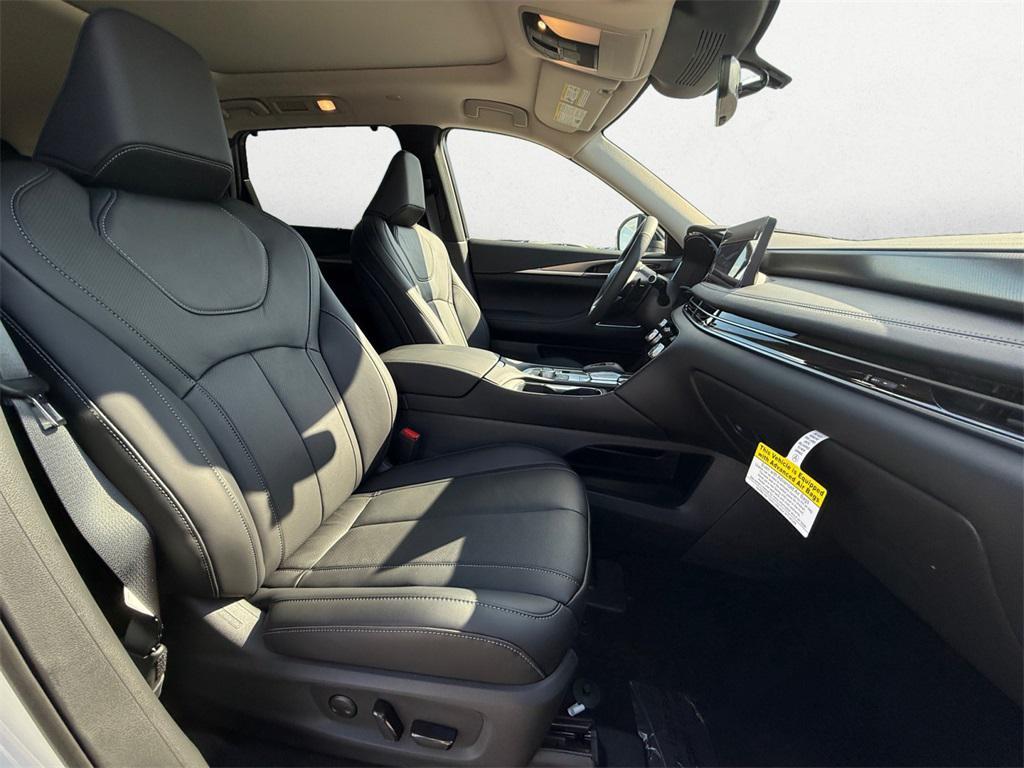new 2025 INFINITI QX60 car, priced at $52,077