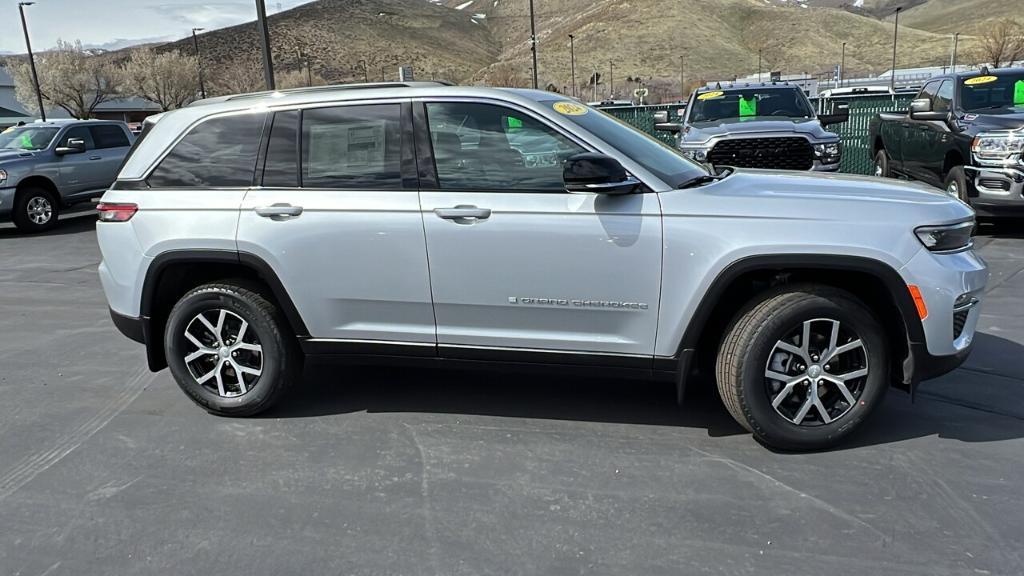 new 2024 Jeep Grand Cherokee car, priced at $54,230