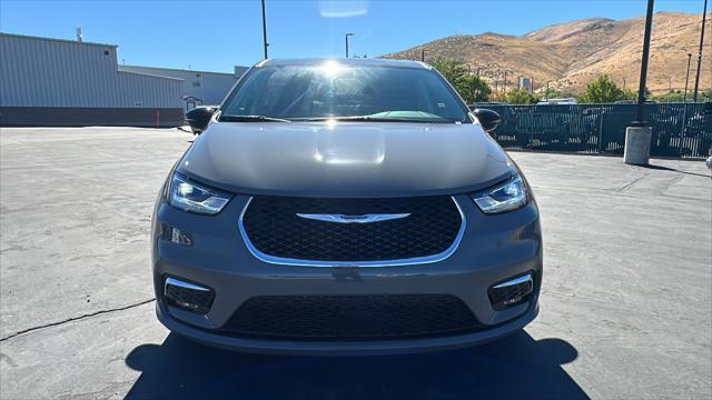 new 2024 Chrysler Pacifica car, priced at $45,524