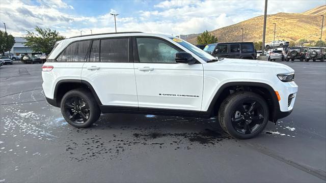 new 2025 Jeep Grand Cherokee car, priced at $47,737