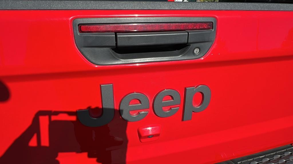 used 2021 Jeep Gladiator car, priced at $35,297