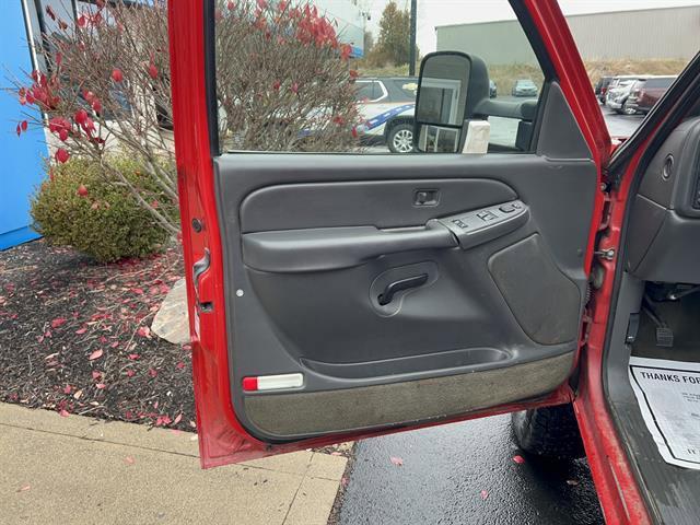 used 2004 Chevrolet Silverado 2500 car, priced at $5,500