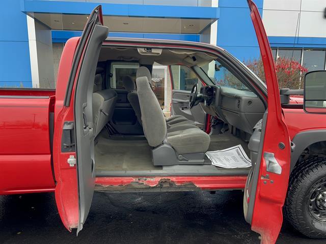 used 2004 Chevrolet Silverado 2500 car, priced at $5,500