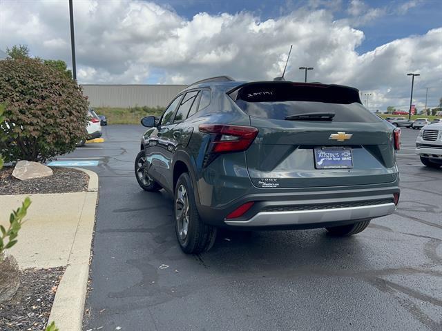 new 2025 Chevrolet Trax car