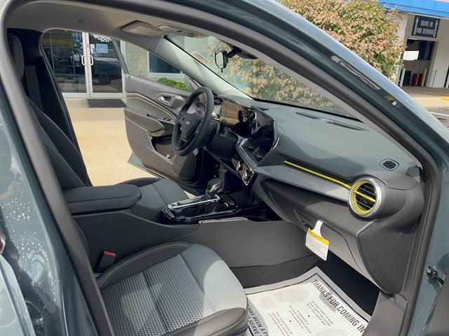 new 2025 Chevrolet Trax car