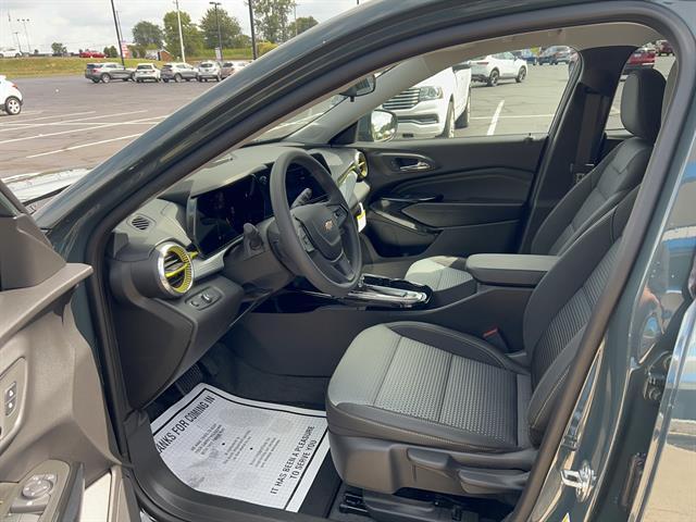 new 2025 Chevrolet Trax car