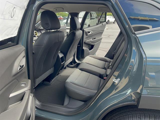 new 2025 Chevrolet Trax car