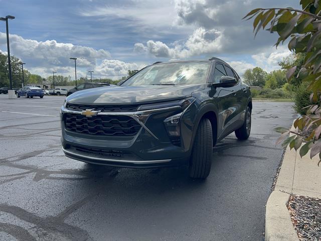 new 2025 Chevrolet Trax car
