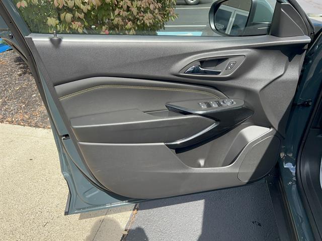 new 2025 Chevrolet Trax car