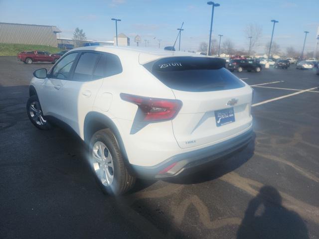 new 2025 Chevrolet Trax car, priced at $21,795