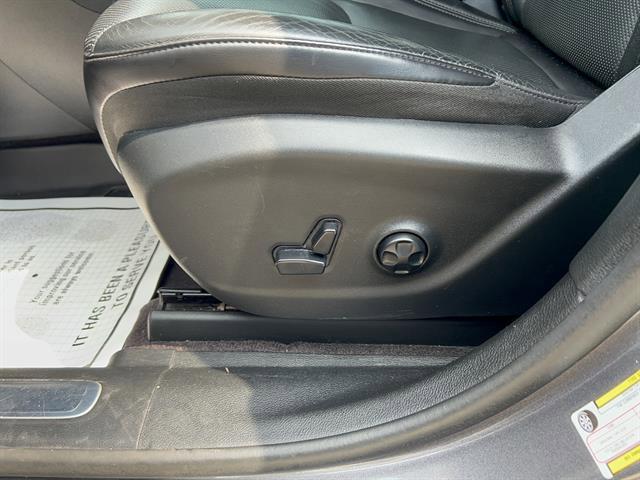 used 2019 Jeep Cherokee car, priced at $12,998