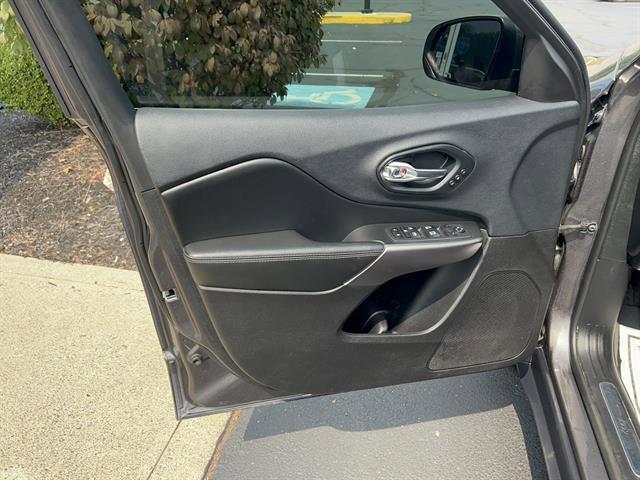 used 2019 Jeep Cherokee car, priced at $12,998