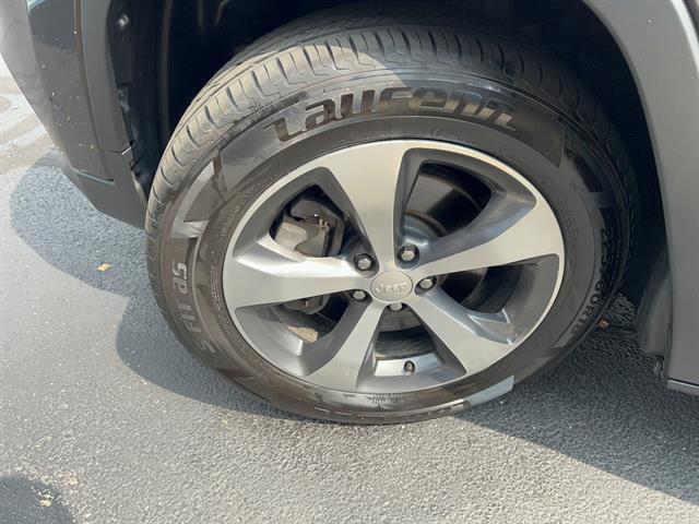 used 2019 Jeep Cherokee car, priced at $12,998