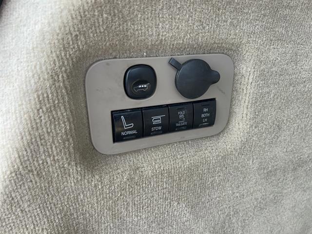 used 2011 Lincoln MKT car, priced at $9,000