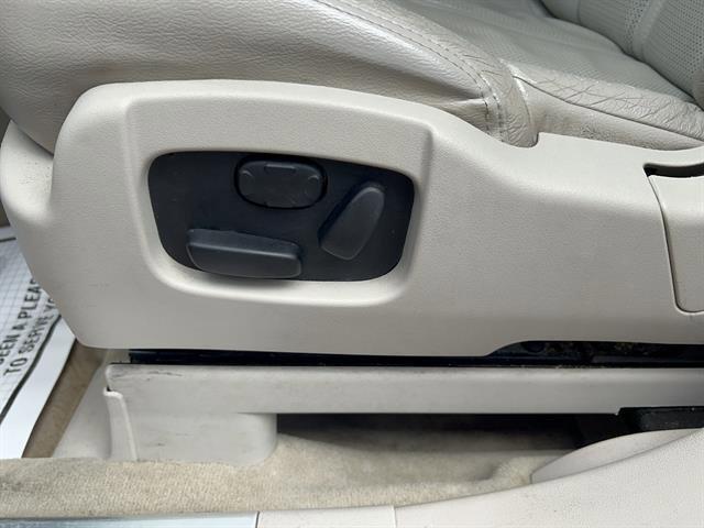 used 2011 Lincoln MKT car, priced at $9,000