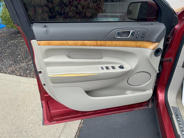 used 2011 Lincoln MKT car, priced at $9,000