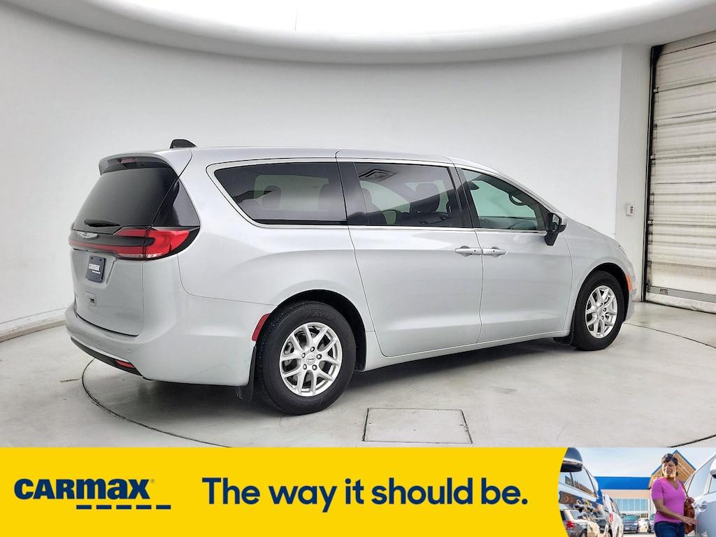used 2023 Chrysler Pacifica car, priced at $34,998