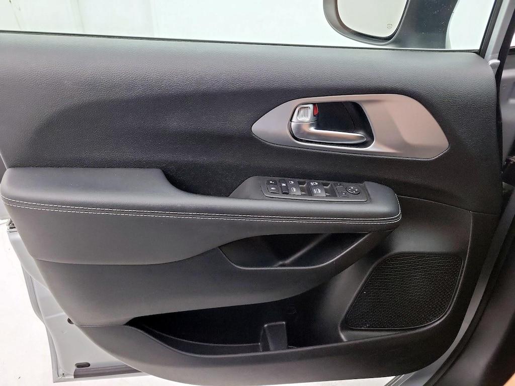 used 2023 Chrysler Pacifica car, priced at $34,998
